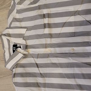 Light and comfortable Gray and white H&M stripped shirt. Can be worn casually